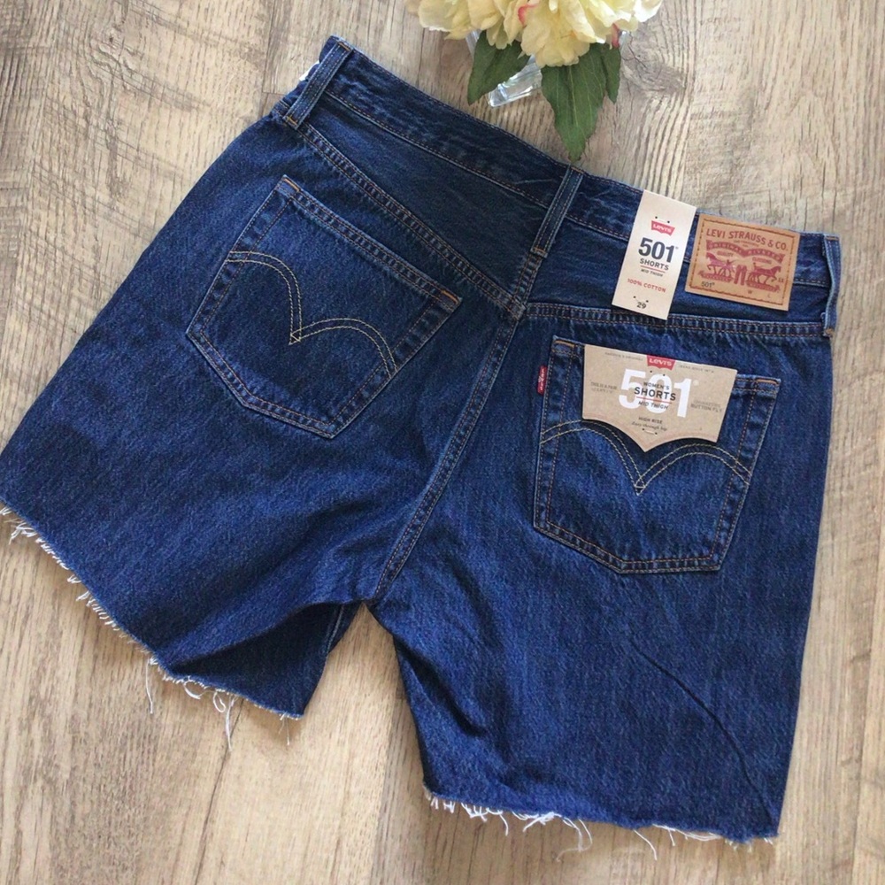 Levi's 501 high Rise Mid Thigh Shorts 🎀 - Picture 5 of 13